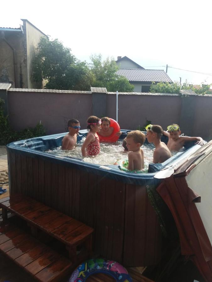 Cosmos & Champion Nocleg ze śniadaniem
